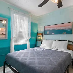 Holiday home Mermaids Grotto Waterfront 1br Apt With Bay View, Tampa